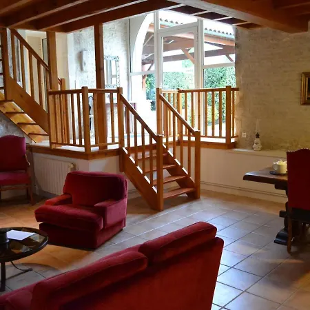 Familial Avec Piscine Chauffee, Jardin Prive Et Equipements Bebe En Pleine Propriete Viticole. Landhaus Saint-Cybardeaux