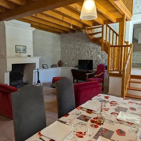 Familial Avec Piscine Chauffee, Jardin Prive Et Equipements Bebe En Pleine Propriete Viticole. Landhaus