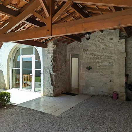 Landhaus Familial Avec Piscine Chauffee, Jardin Prive Et Equipements Bebe En Pleine Propriete Viticole.