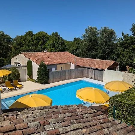 Landhaus Familial Avec Piscine Chauffee, Jardin Prive Et Equipements Bebe En Pleine Propriete Viticole.