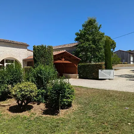 Familial Avec Piscine Chauffee, Jardin Prive Et Equipements Bebe En Pleine Propriete Viticole. - Fr-1-653-18 * Saint-Cybardeaux