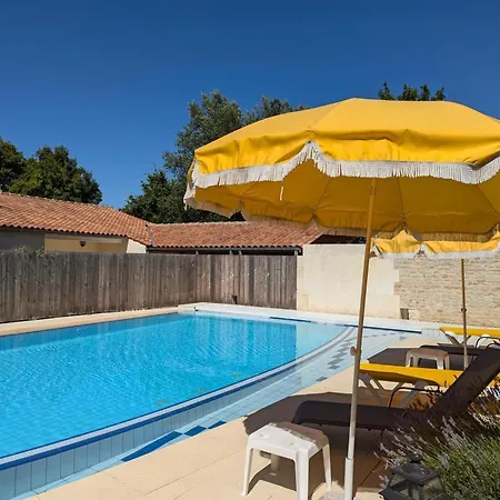 Familial Avec Piscine Chauffee, Jardin Prive Et Equipements Bebe En Pleine Propriete Viticole.