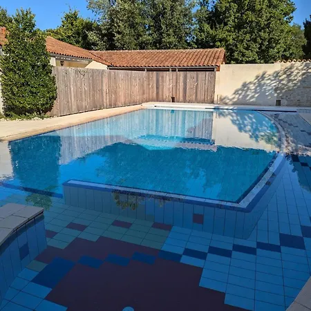 Landhaus Familial Avec Piscine Chauffee, Jardin Prive Et Equipements Bebe En Pleine Propriete Viticole.