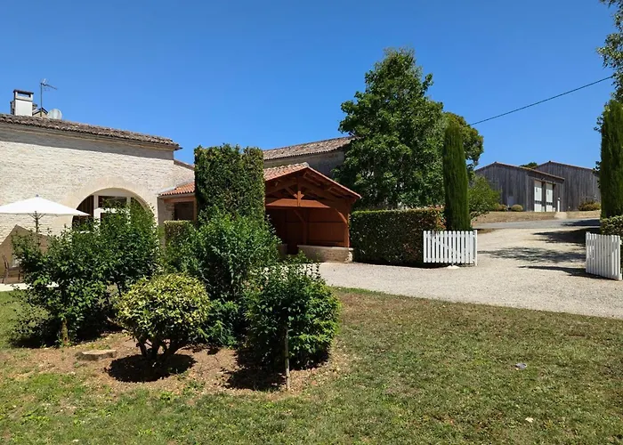 Familial Avec Piscine Chauffée, Jardin Privé Et équipements Bébé En Pleine Propriété Viticole. - Fr-1-653-18 * Saint-Cybardeaux