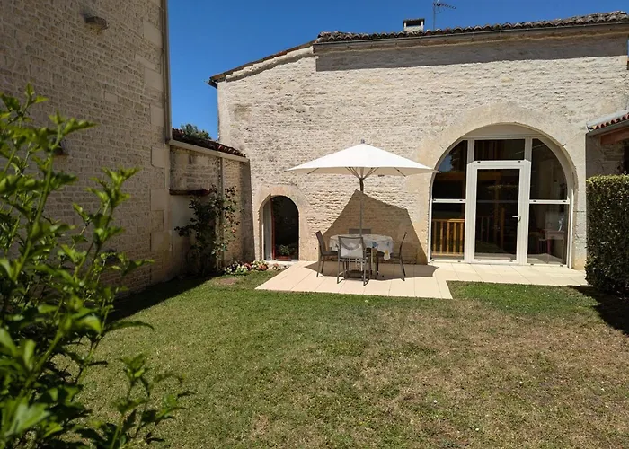 Familial Avec Piscine Chauffée, Jardin Privé Et équipements Bébé En Pleine Propriété Viticole. - Fr-1-653-18 * Saint-Cybardeaux